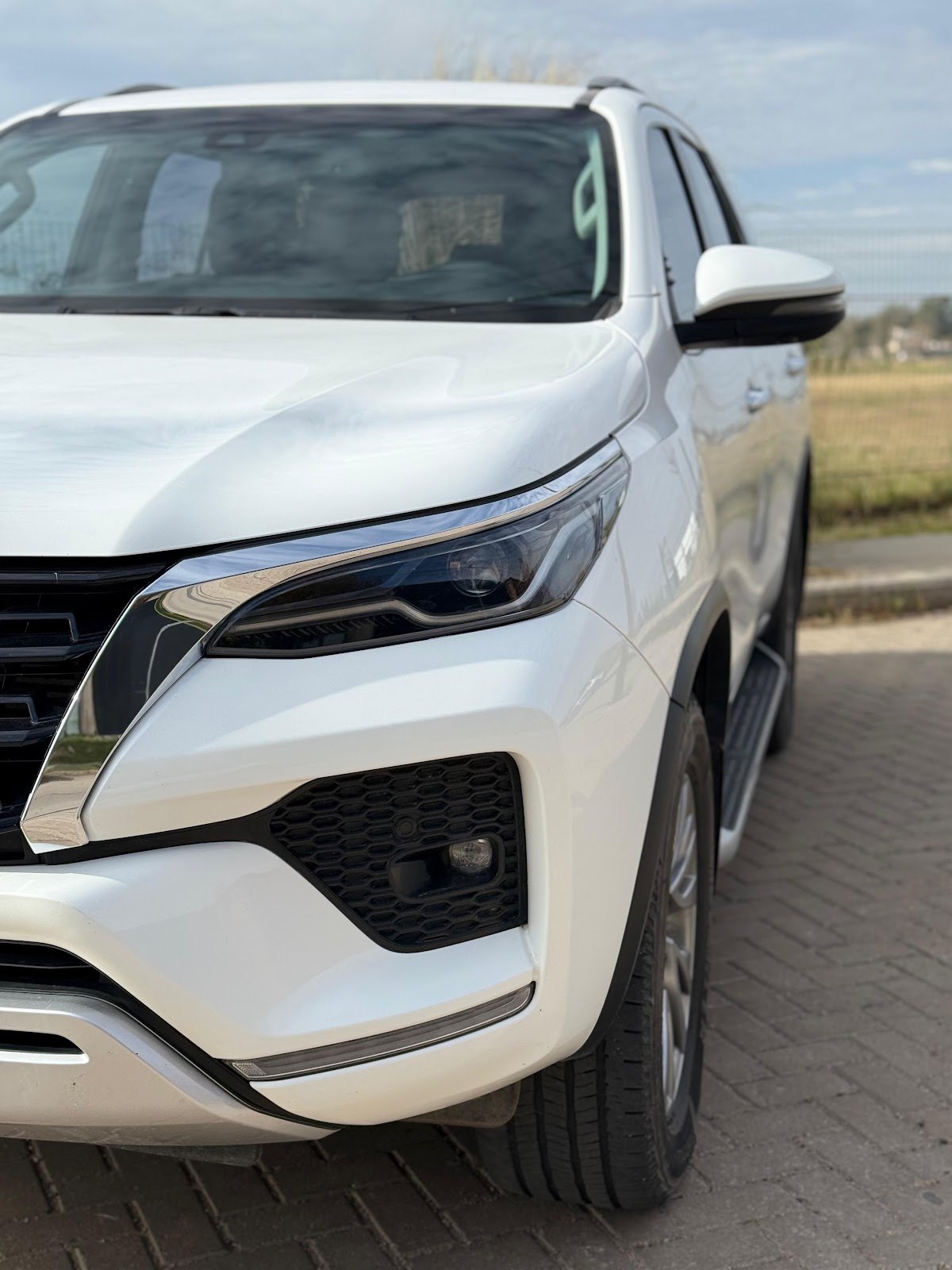 Toyota SW4 2.8 SRX 4x4 AT 2022 — frente